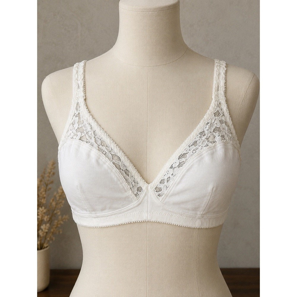 Vintage 1990s Underscene White Lace Bra NOS NWT Deadstock 34D